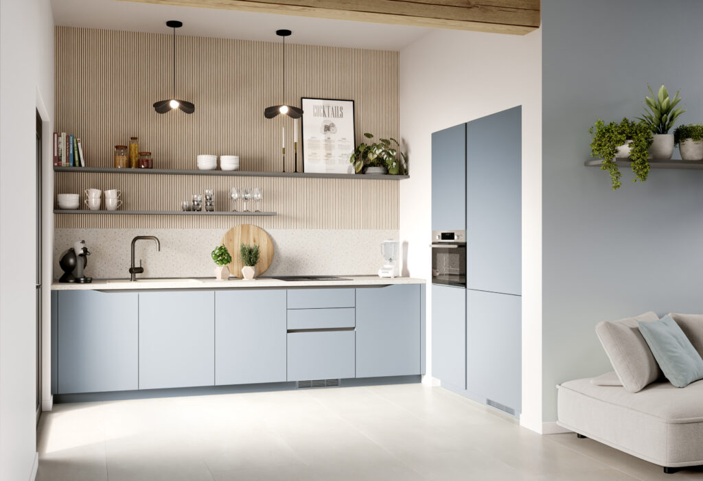 Cuisine moderne avec placards bleu clair, étagères en bois, et décoration minimaliste comprenant plantes, livres et ustensiles de cuisine sur un plan de travail blanc.
