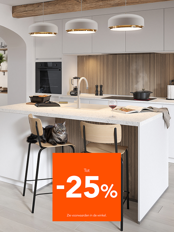 Cuisine èggo avec façades blanches et crédence en bois, avec message promotionnel "Jusqu'à -25%"