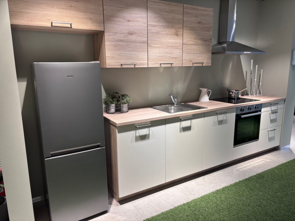 Cuisine d'exposition blanc, bois showroom de Wavre